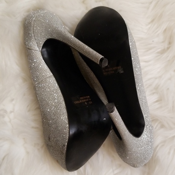 Heels - Picture 4 of 4